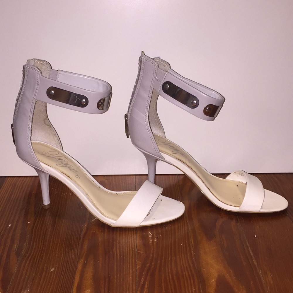 Low heeled dressy shoes